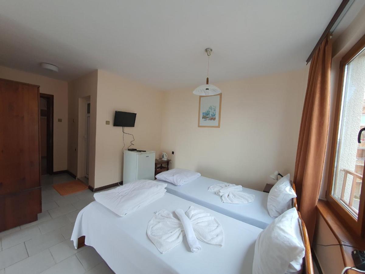 Lazur Hotel Ravda Esterno foto