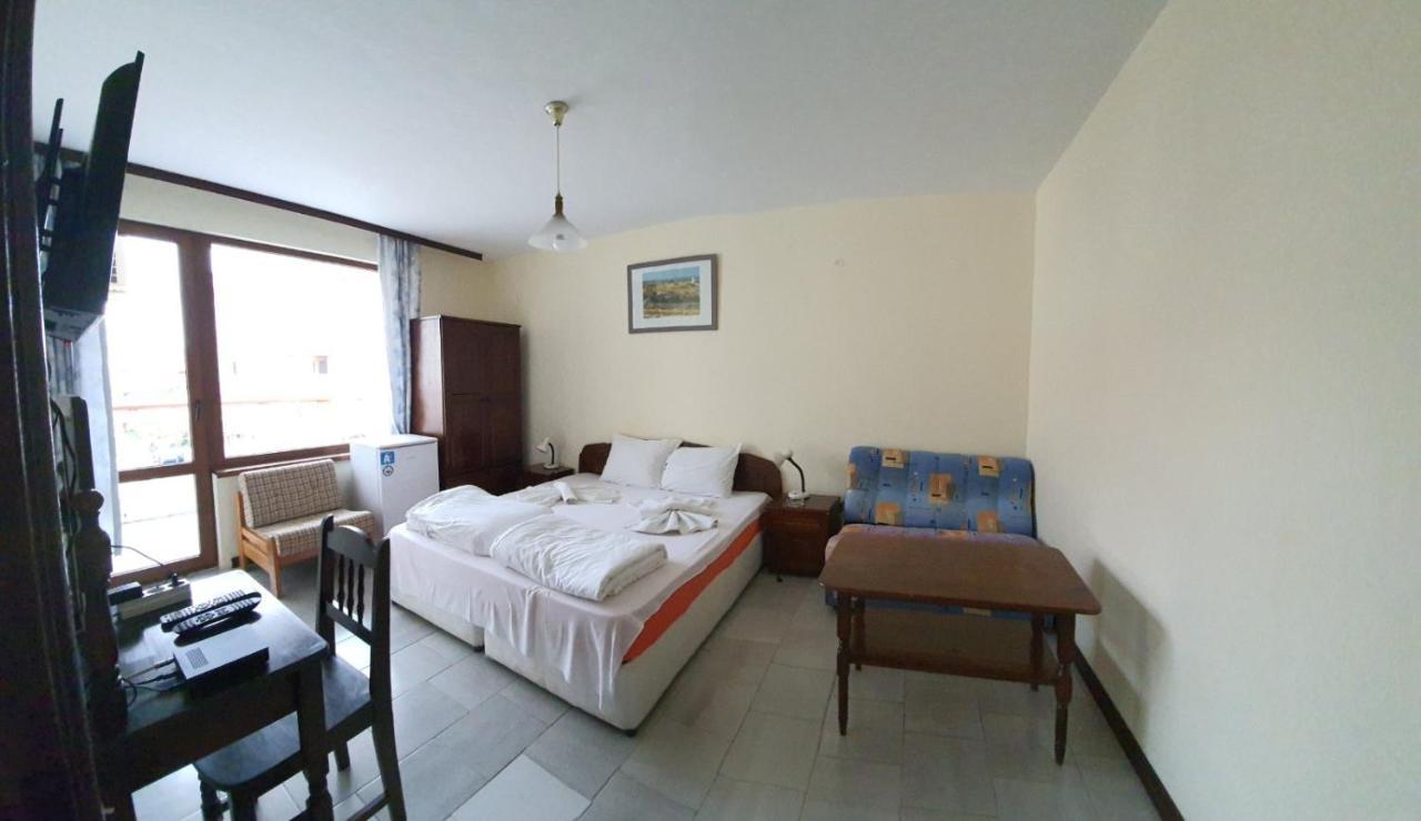 Lazur Hotel Ravda Esterno foto