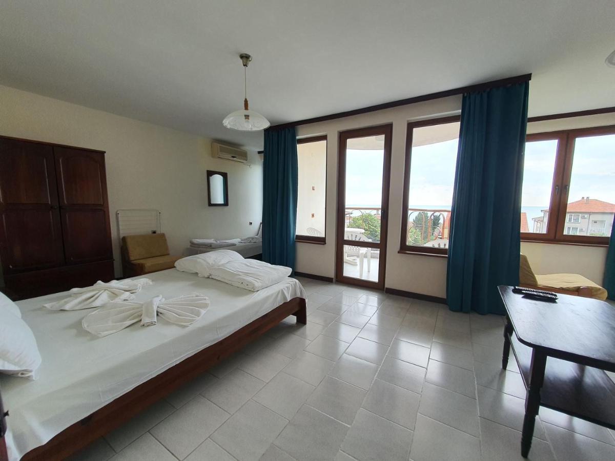Lazur Hotel Ravda Esterno foto