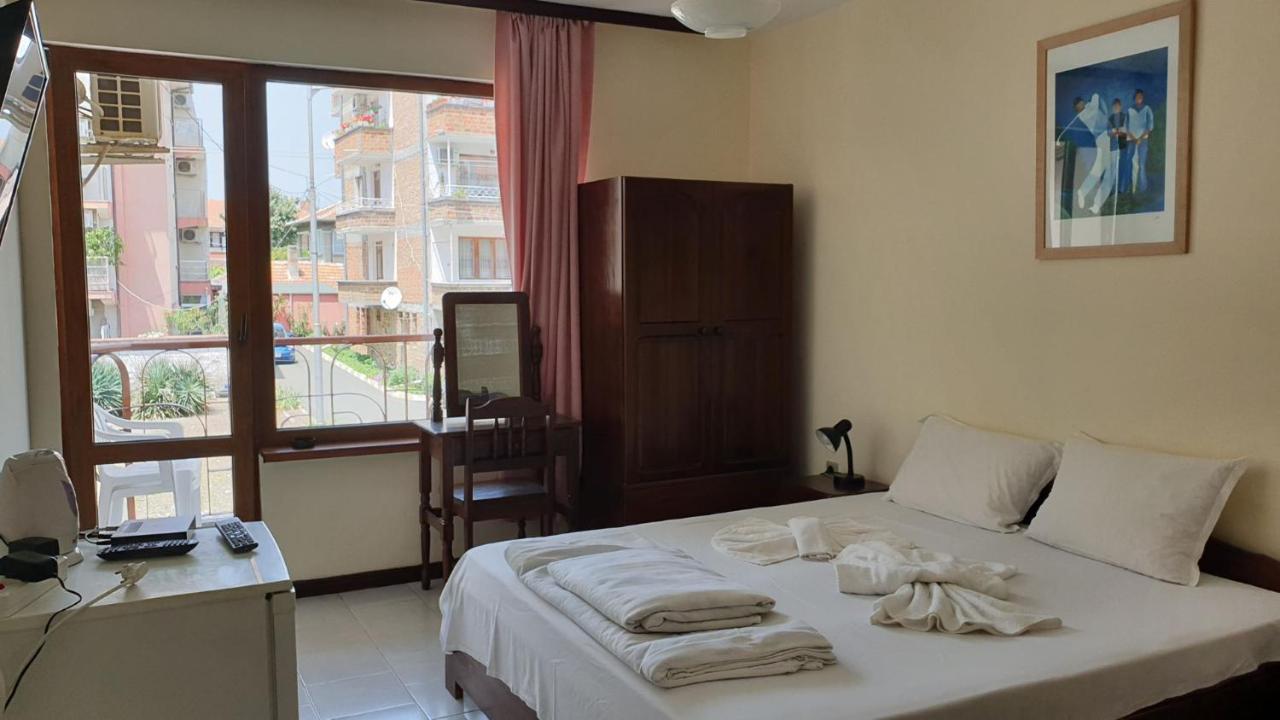 Lazur Hotel Ravda Esterno foto