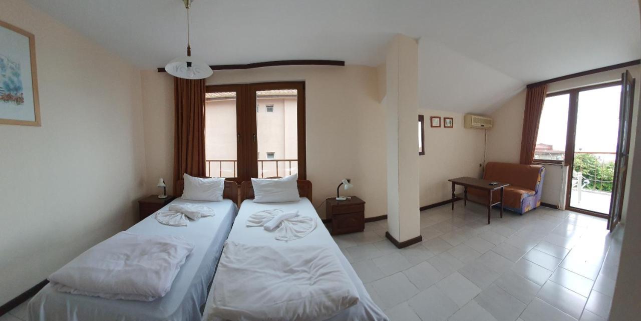Lazur Hotel Ravda Esterno foto