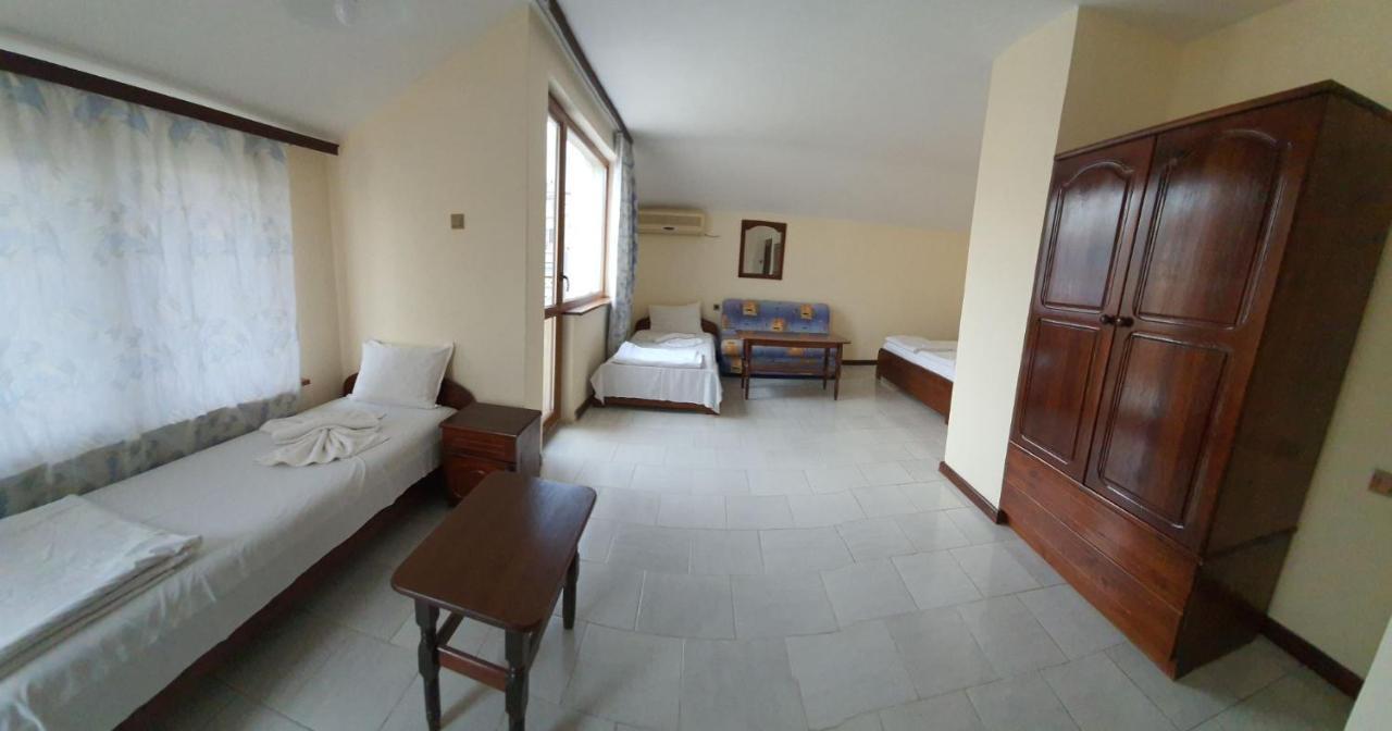 Lazur Hotel Ravda Esterno foto