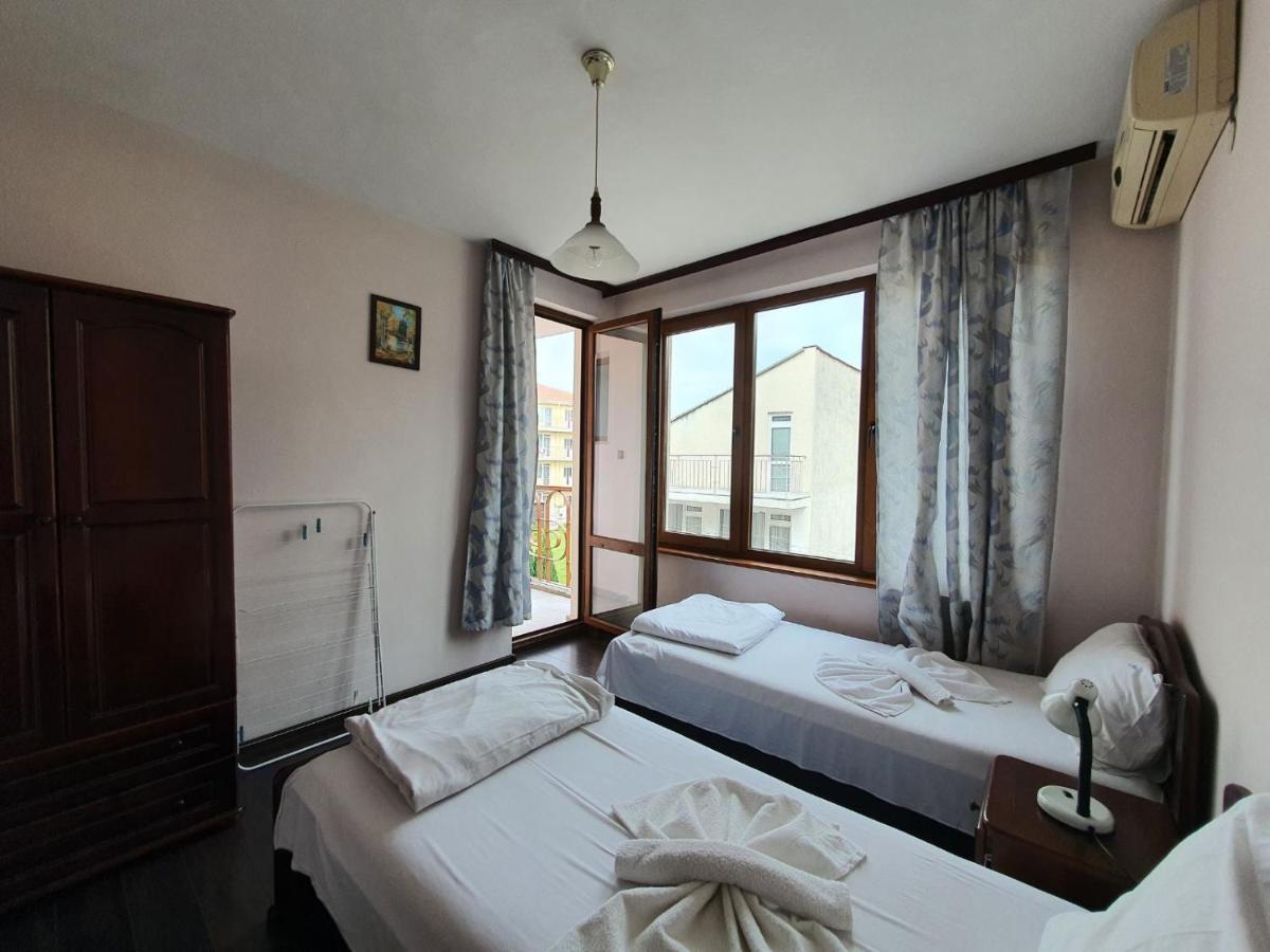 Lazur Hotel Ravda Esterno foto