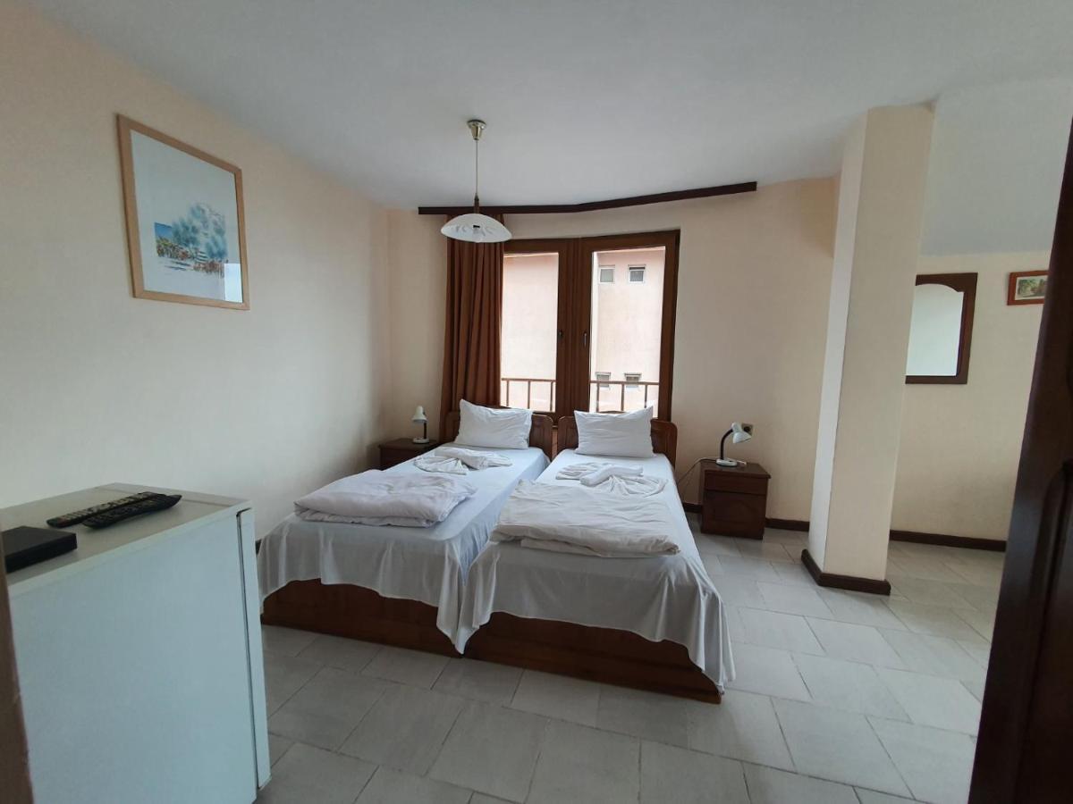 Lazur Hotel Ravda Esterno foto