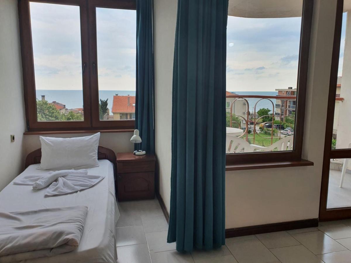 Lazur Hotel Ravda Esterno foto