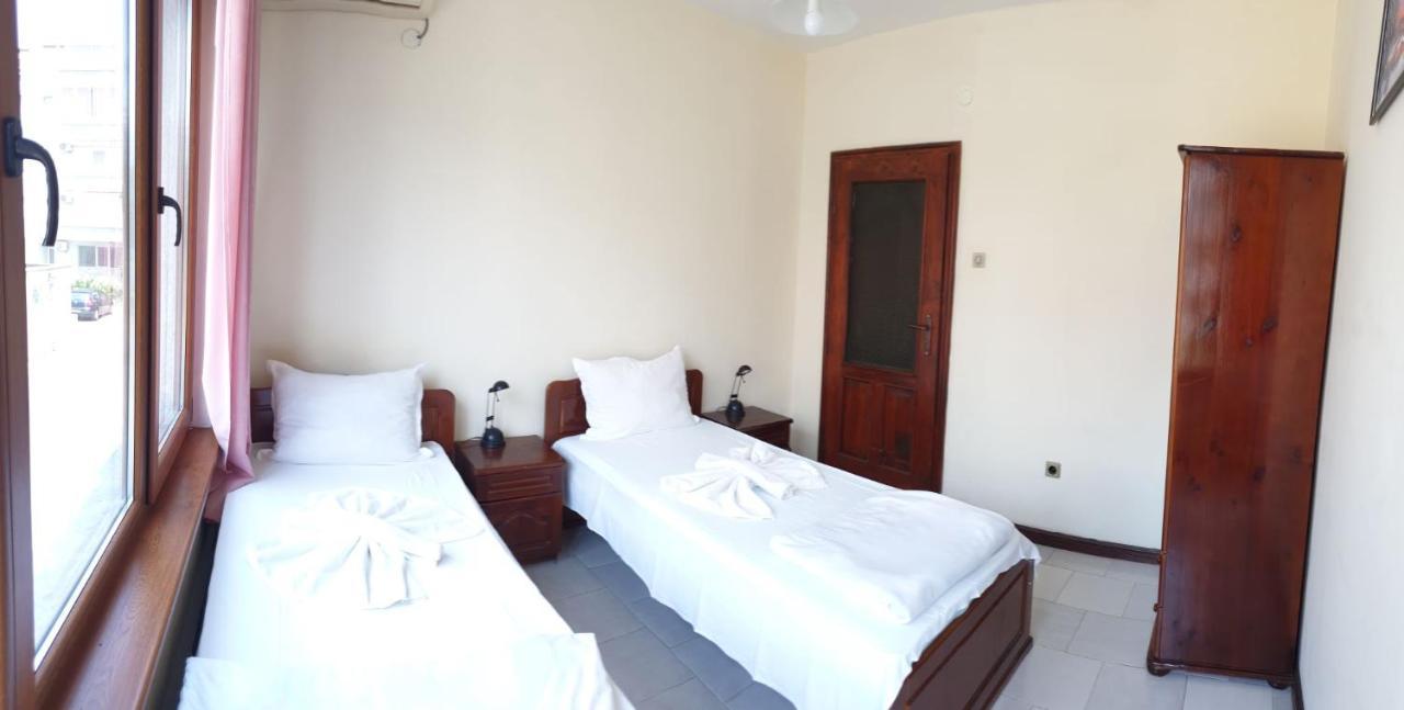 Lazur Hotel Ravda Esterno foto