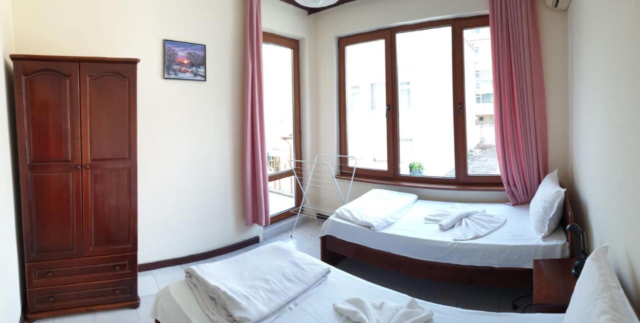 Lazur Hotel Ravda Esterno foto