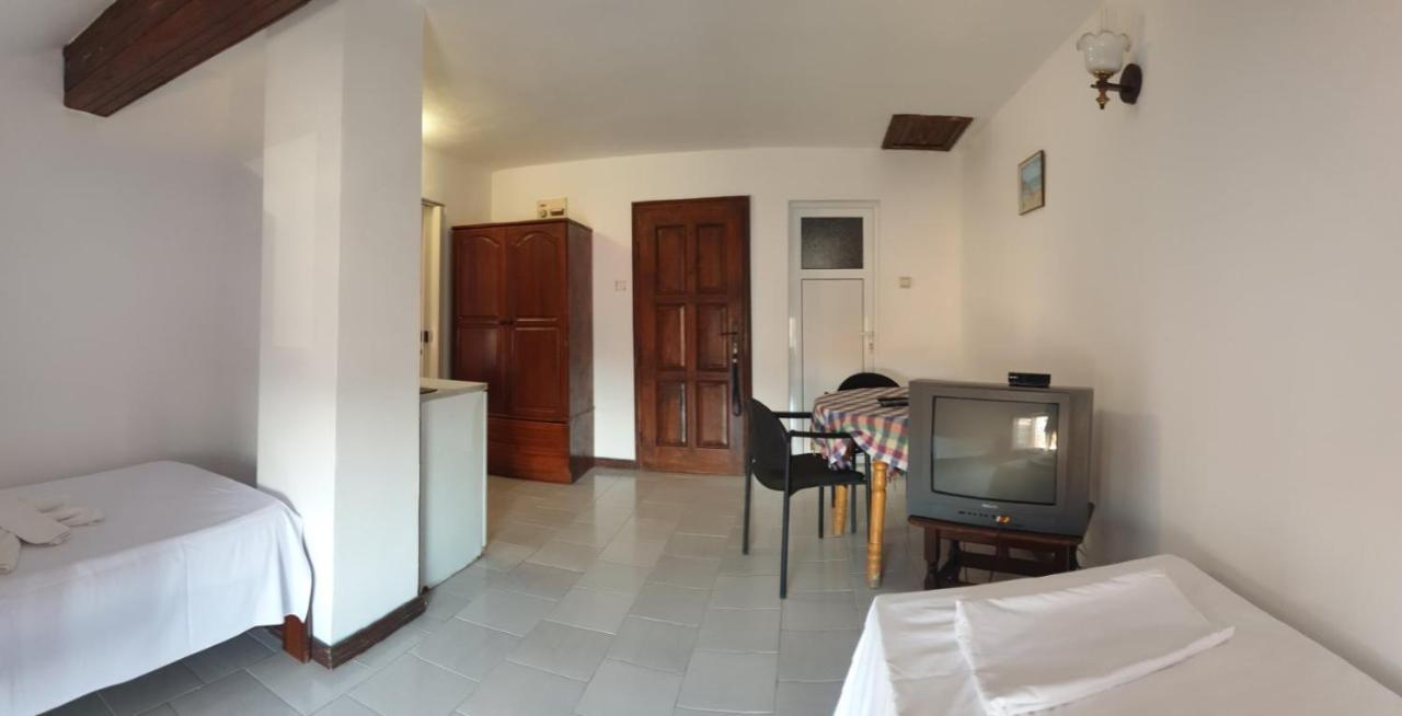 Lazur Hotel Ravda Esterno foto