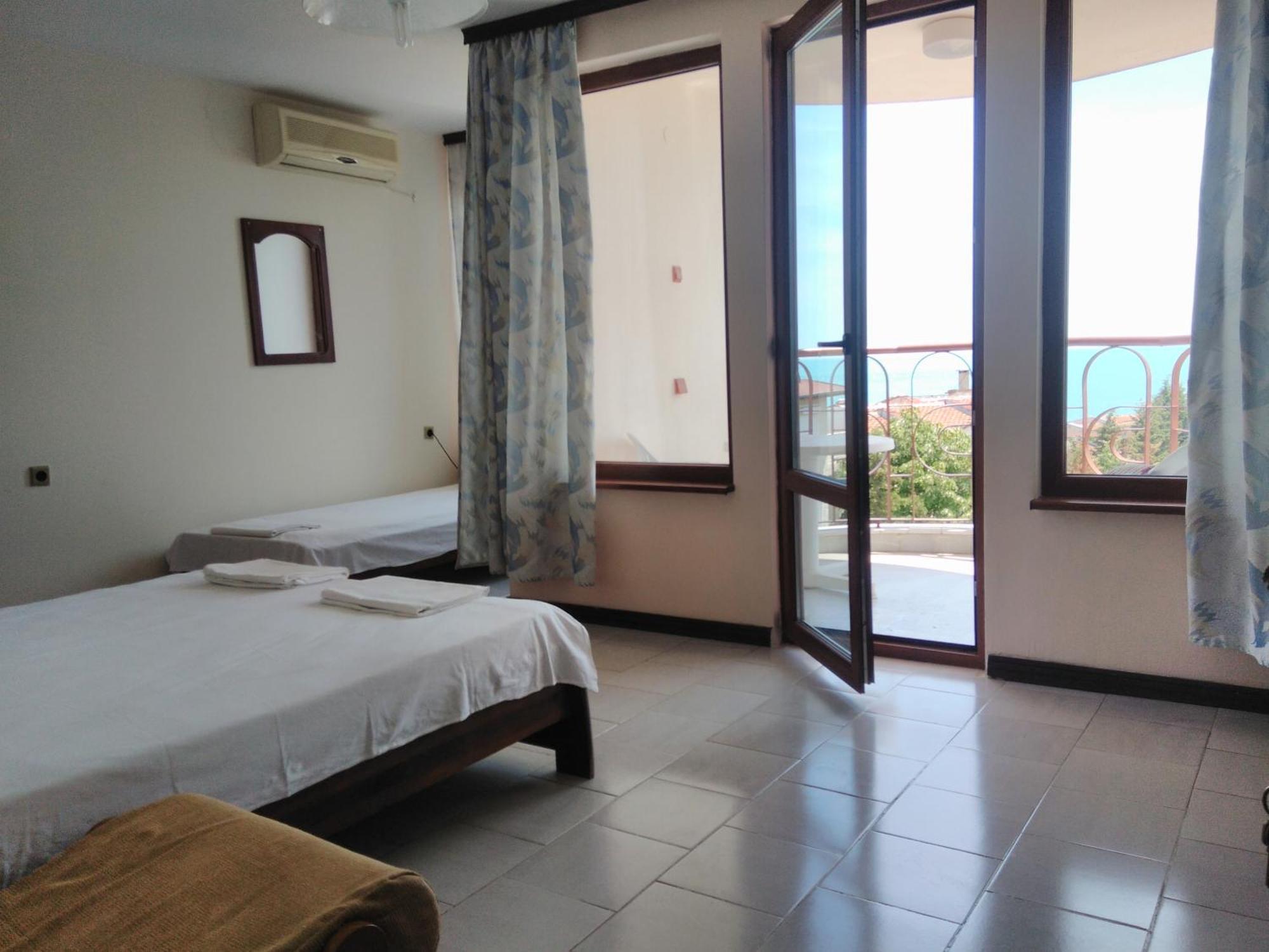 Lazur Hotel Ravda Esterno foto