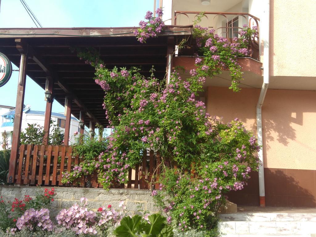 Lazur Hotel Ravda Esterno foto